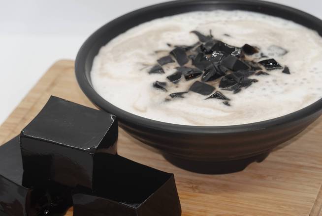 J3. Grass Jelly Sago in Coconut Milk 涼粉椰汁西米露